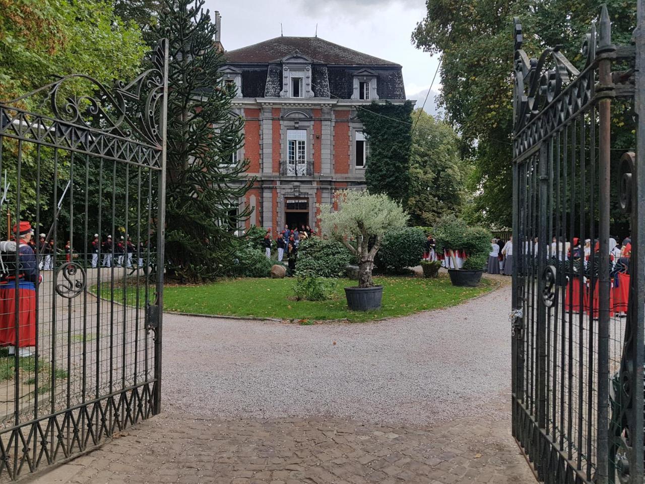 Chateau Lambert Moulinsart Hotel, Shuttle Airport, Long Term Parking, Snooker, Large Terrasse, Dinner, Breakfast Шарлеруа Екстер'єр фото